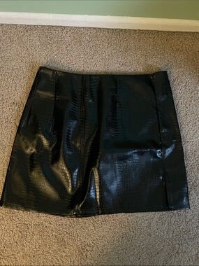 Bar III Faux Croc Black Mini Skirt SIZE 12 - waist 31/32”